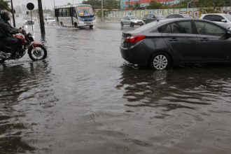 frente-fria-derruba-arvores-e-causa-alagamentos-no-rio-de-janeiro