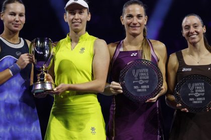 stefani-e-babos-perdem-na-decisao-e-ficam-com-o-vice-no-wta-finals