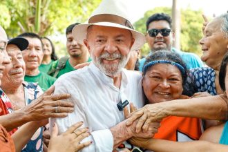 justica-tributaria:-lula-celebra-isencao-para-quem-ganha-ate-r$-5-mil