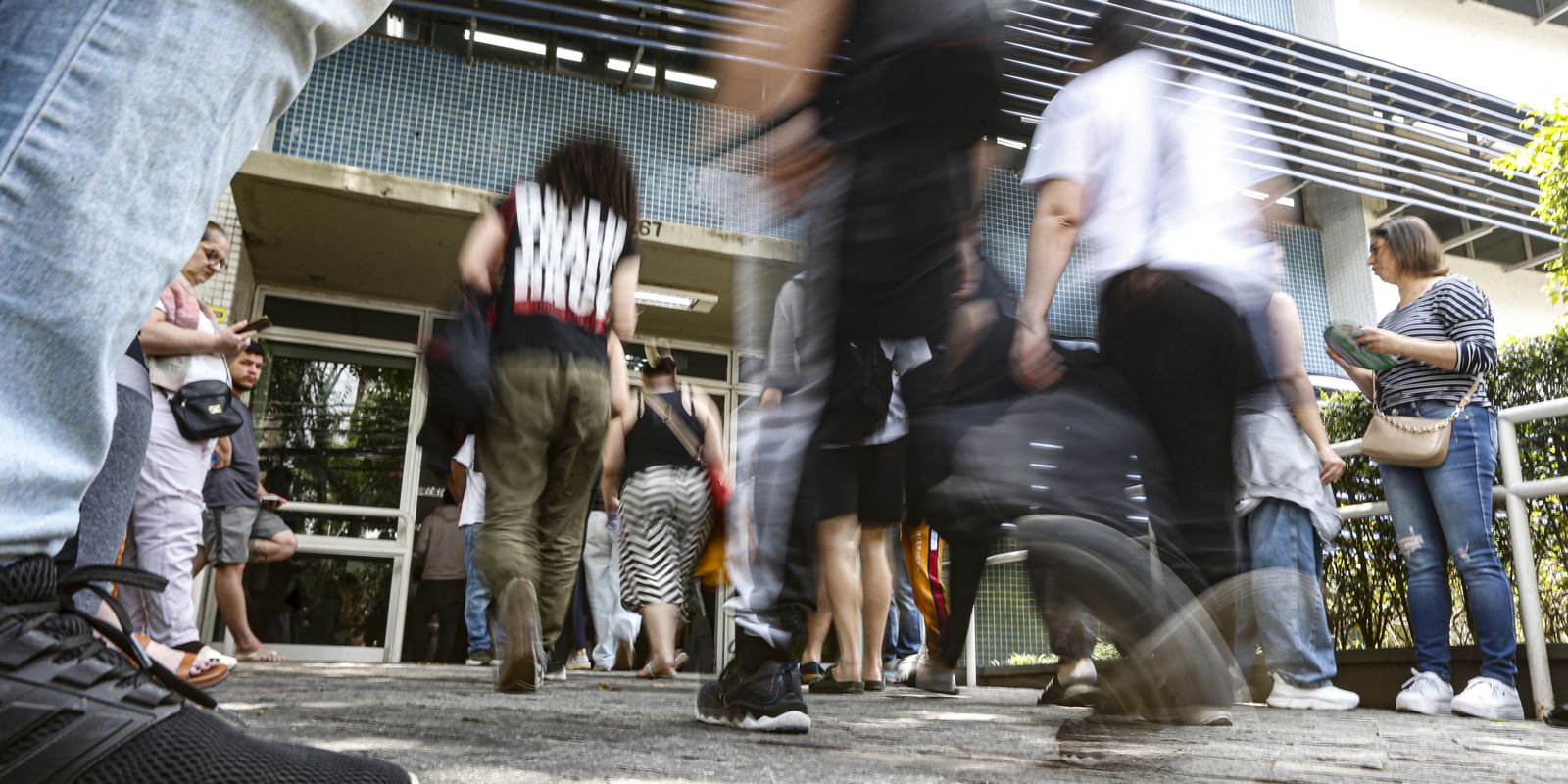 enem-2025:-4,8-milhoes-participam-do-1°-dia-de-provas-neste-domingo