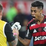 fla-vence,-aproveita-derrota-do-palmeiras-e-volta-a-igualar-rival