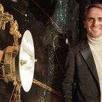 no-“sagan-day”,-uma-revisita-a-serie-“cosmos”,-que-completou-45-anos-em-2025