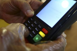 bc:-bandeira-de-cartao-tera-de-pagar-transacoes-em-caso-de-falhas