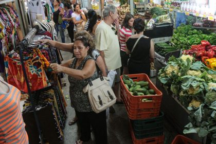 inpc-recua-para-0,03%-em-outubro-e-acumula-4,49%-em-12-meses