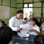 a-historia-de-moon:-uma-professora-que-ousou-pensar-diferente-em-mianmar