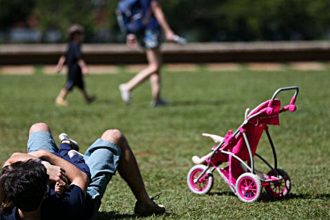 licenca-paternidade-e-avanco,-mas-ainda-e-desigual-no-cuidado-infantil