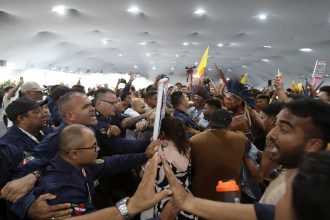 manifestantes-tentam-entrar-na-cop30-e-ha-confronto-com-seguranca