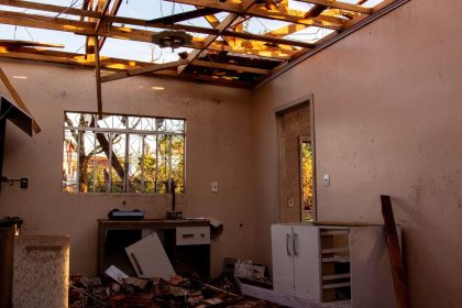 apos-tornado,-rio-bonito-do-iguacu-comeca-trabalhos-de-reconstrucao