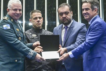 congresso-homenageia-policiais-mortos-durante-a-operacao-contencao