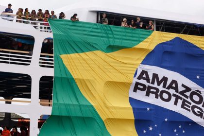 por-justica-climatica-e-social,-barqueata-reune-movimentos-em-belem