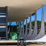 moraes-vota-para-tornar-eduardo-bolsonaro-reu-por-tentar-coagir-stf