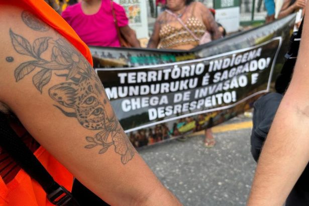 em-protesto-pacifico,-indigenas-munduruku-cobram-participacao-na-cop30