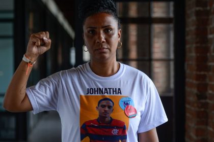 premio-internacional-reconhece-mae-de-jovem-morto-pela-policia-do-rio