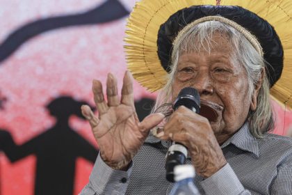ao-encerrar-cupula-dos-povos,-cacique-raoni-pede-que-luta-continue