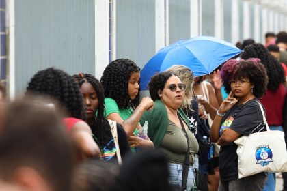 enem-2025:-candidatos-fazem-provas-do-segundo-dia-ate-18h30