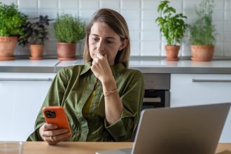 “deathbots”:-testamos-os-robos-de-ia-que-permitem-“conversar-com-os-mortos”