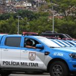 policia-do-rio-prende-17-pessoas-em-acao-contra-mentor-de-barricadas