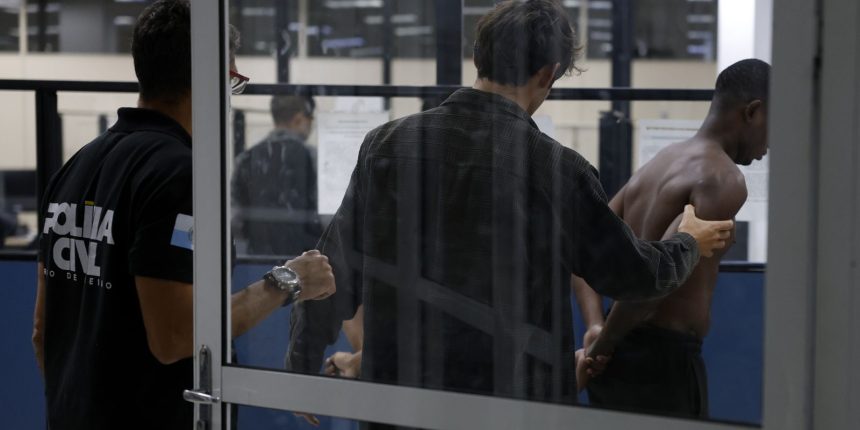 policia-combate-comando-vermelho-na-vila-kennedy,-no-rio