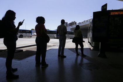 nove-em-cada-10-mulheres-ja-sofreram-violencia-ao-se-deslocar-a-noite