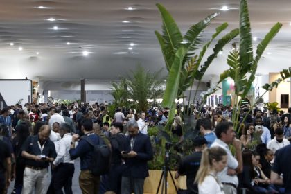 a-poucas-horas-do-fim-da-cop30,-negociacoes-prosseguem-em-belem