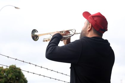 manifestantes-favoraveis-e-contrarios-a-bolsonaro-fazem-atos-na-pf
