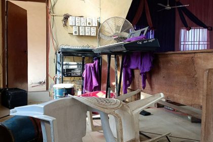 mais-de-300-pessoas-sao-levadas-de-escola-na-nigeria