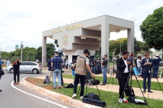 alexandre-de-moraes-autoriza-visita-de-michelle-a-jair-bolsonaro-na-pf