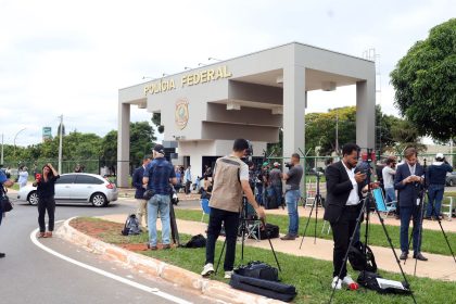 alexandre-de-moraes-autoriza-visita-de-michelle-a-jair-bolsonaro-na-pf