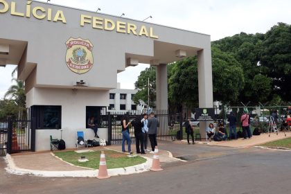 “todo-mundo-sabe-o-que-ele-fez”,-diz-lula-sobre-prisao-de-bolsonaro