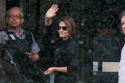 bolsonaro-recebe-a-ex-primeira-dama-michelle-na-pf