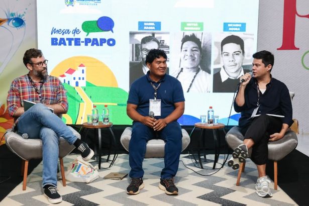 escolas-indigenas-recebem-1°-livro-infantil-em-lingua-do-alto-xingu