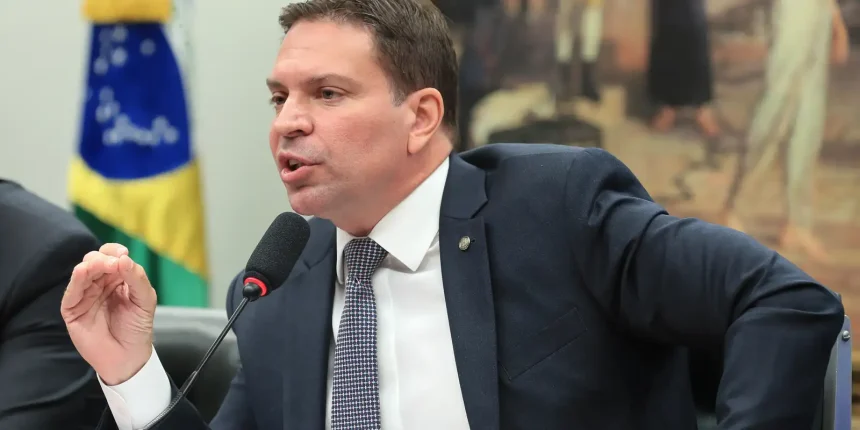 moraes-comunica-camara-sobre-perda-do-mandato-de-ramagem