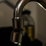 brasil-perde-6-mil-piscinas-de-agua-tratada-por-dia,-diz-estudo