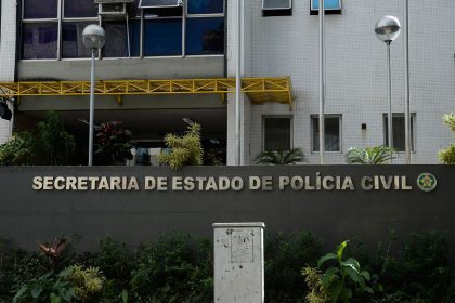 menino-e-baleado-na-perna-dentro-de-escola-em-operacao-policial-no-rio