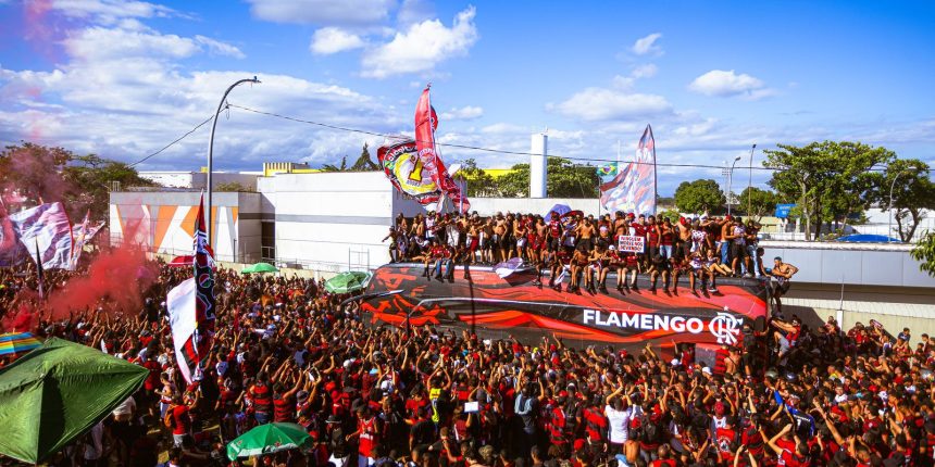 flamengo-embarca-para-final-da-libertadores-com-festa-da-torcida