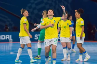 brasil-goleia-italia-e-esta-nas-quartas-da-copa-do-mundo-de-futsal