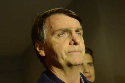 defesa-diz-que-bolsonaro-nao-usou-celular-durante-visita-de-nikolas