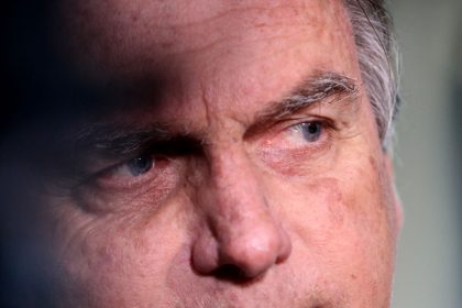 bolsonaro-tem-crise-de-soluco-e-passa-por-atendimento-medico-na-prisao