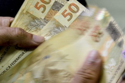 bc-fecha-cerco-a-contas-bolsao-e-regulamenta-servicos-bancarios