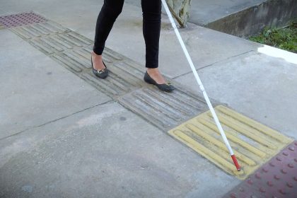 hoje-e-dia:-dezembro-vermelho,-pessoas-com-deficiencia-e-samba-em-foco