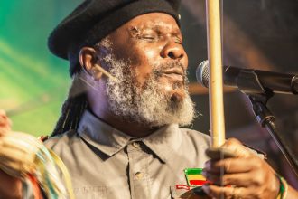 mestre-negoativo-leva-historia-negra-de-minas-gerais-para-os-palcos