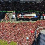 familias-se-juntam-a-multidao-para-festejar-titulo-do-flamengo-no-rj