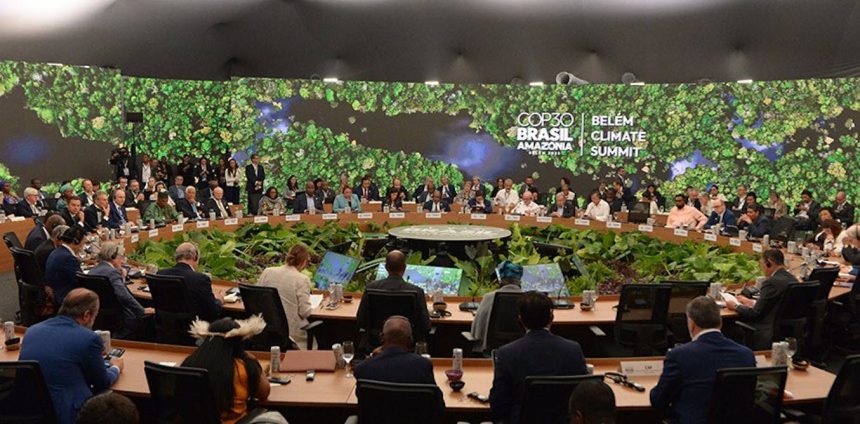 cop-30-derivou-entre-ser-palco-de-vitrine-climatica,-captura-financeira-e-resistencia-dos-povos