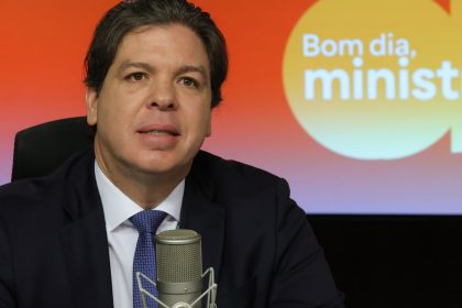 governo-diz-que-conectara-100%-das-escolas-ate-fim-de-2026