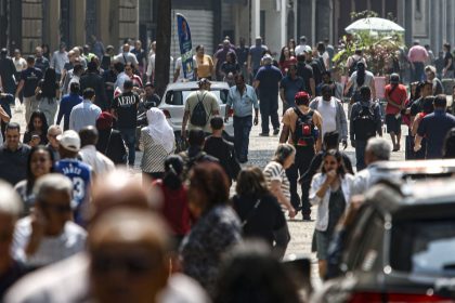 mais-de-8,6-milhoes-deixam-pobreza;-brasil-tem-melhor-nivel-desde-2012