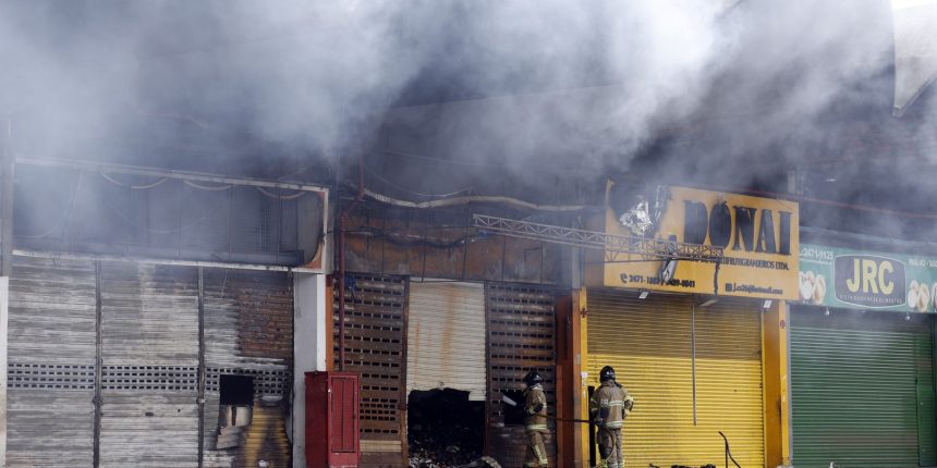 incendio-no-ceasa/rio-esta-controlado;-bombeiros-trabalham-no-rescaldo
