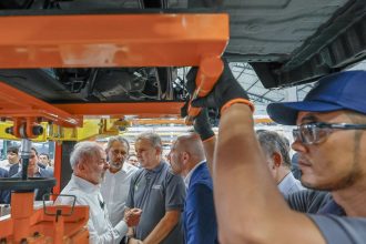 lula:-queda-da-pobreza-esta-ligada-a-menor-inflacao-e-maiores-salarios