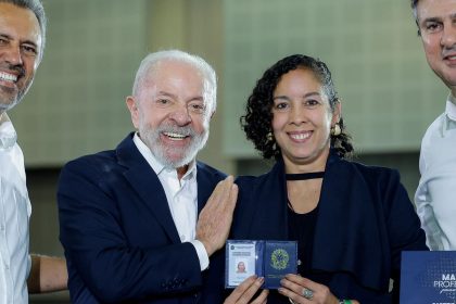 carteira-docente-e-documento-que-valoriza-profissao,-diz-professora