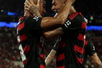 flamengo-derrota-ceara-e-coroa-ano-magico-com-titulo-brasileiro