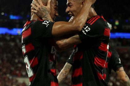 flamengo-derrota-ceara-e-coroa-ano-magico-com-titulo-brasileiro